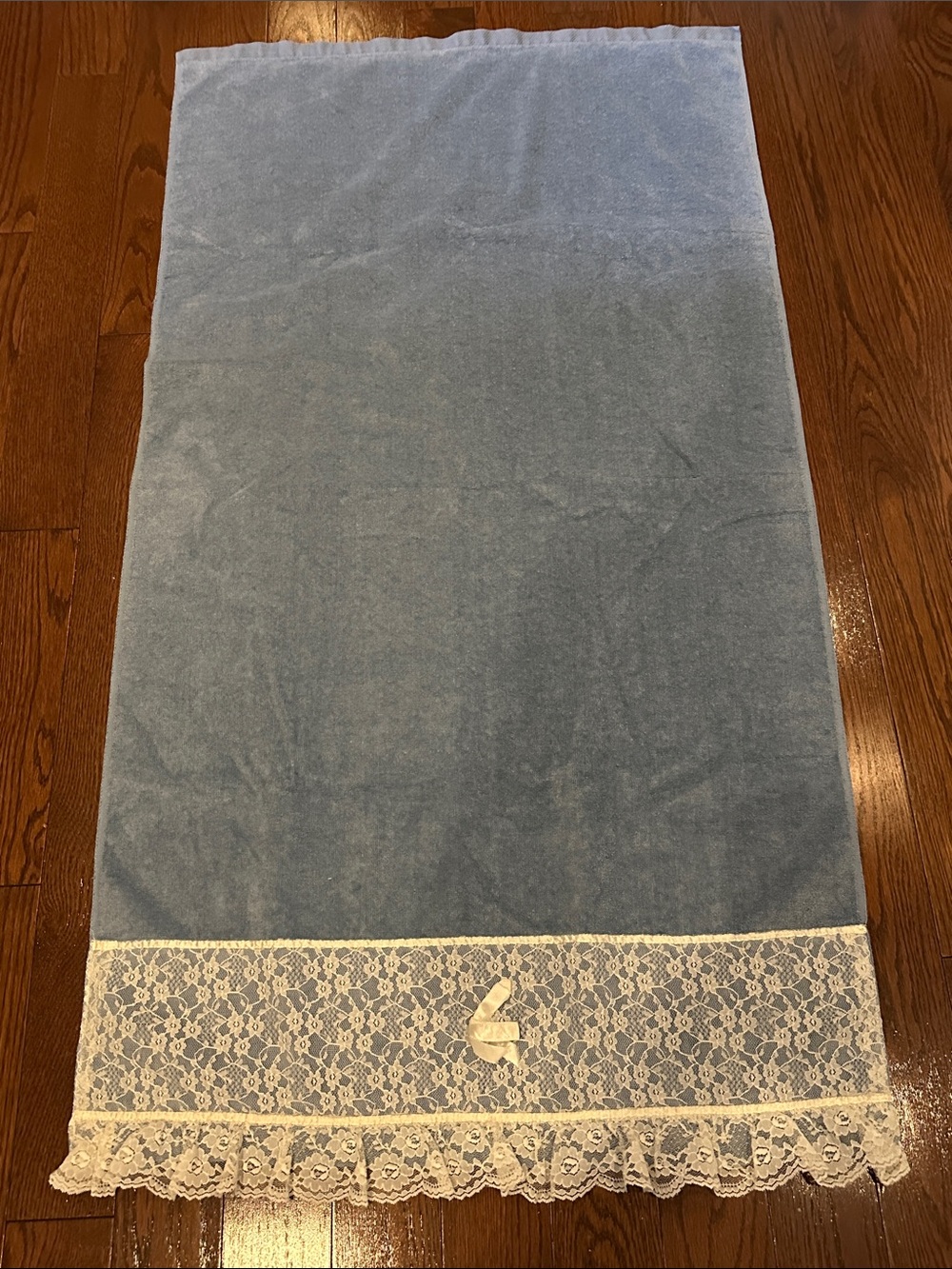 Luxury Lace-Trim Bath Towel - Blue